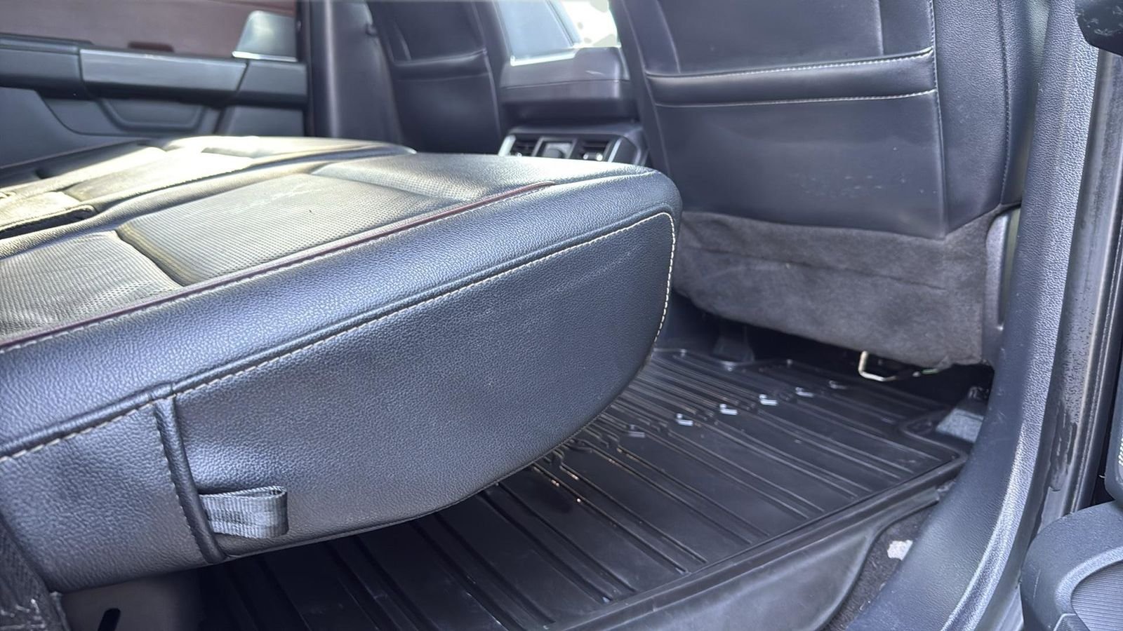 Used 2022 Black Ford Lariat image 36