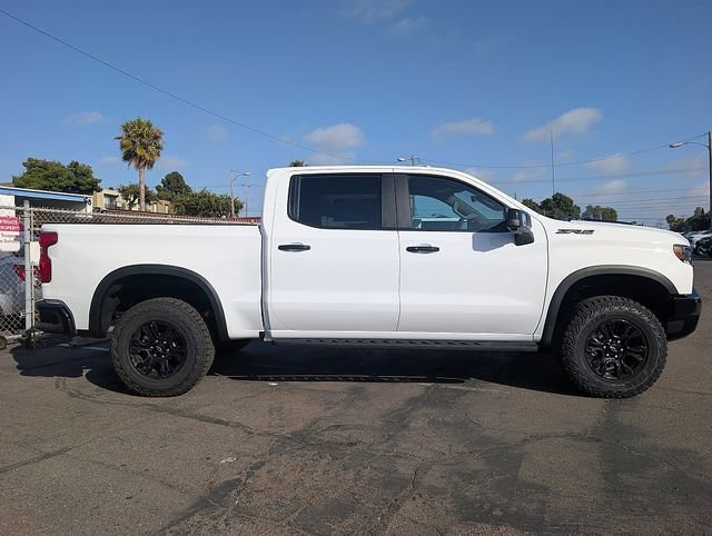 New 2026 Summit White Chevrolet ZR2 image 7