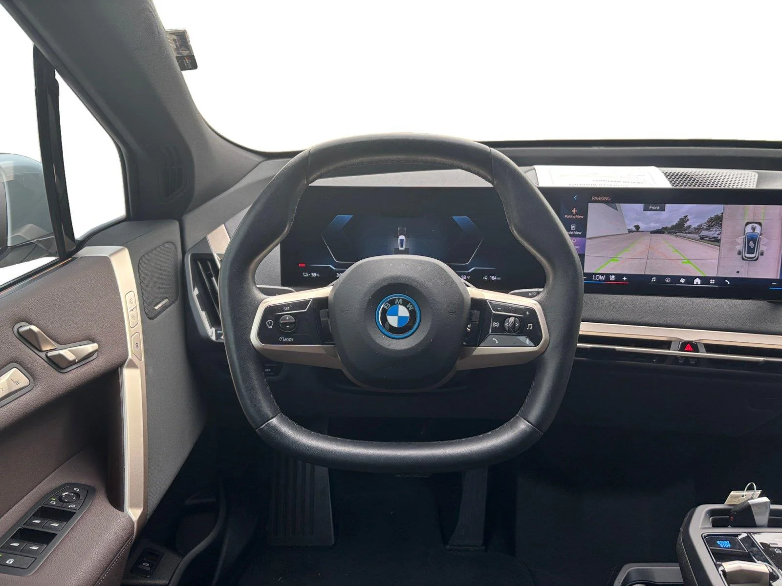 Certified Used 2025 Mineral White Metallic BMW xDrive50 image 28
