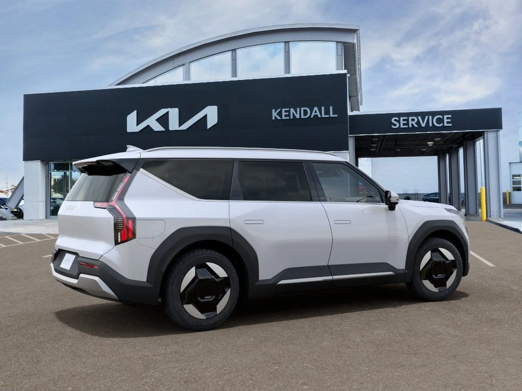 New 2026 Glacial White Pearl Kia Wind AWD image 6