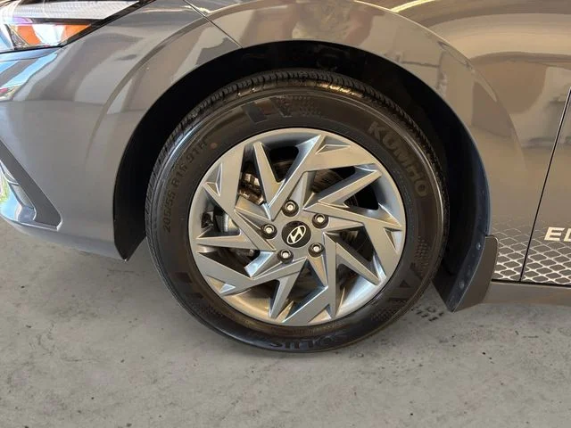Used 2024 Gray Hyundai SEL image 15