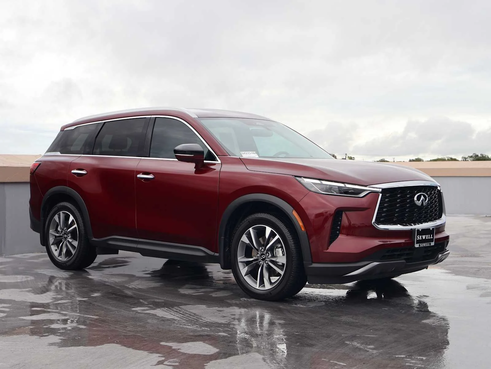 Certified Used 2022 Deep Bordeaux INFINITI LUXE image 3