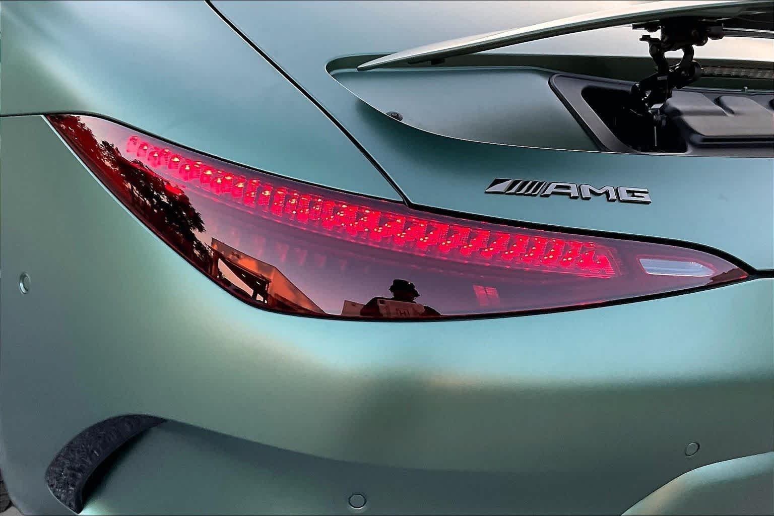 New 2026 MANUFAKTUR exclusive Ireland mid green magno Mercedes-Benz AMG® SL 63 S E Performance Roadster image 5