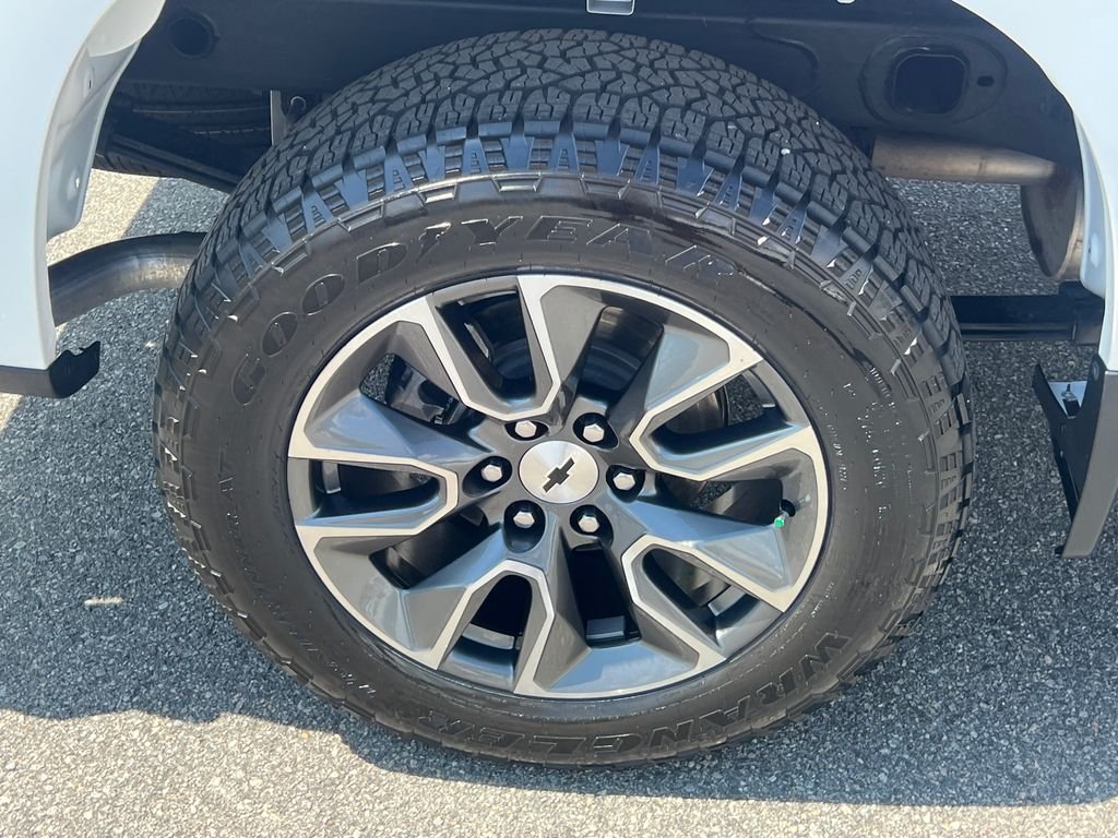 Used 2024 White Chevrolet RST image 18