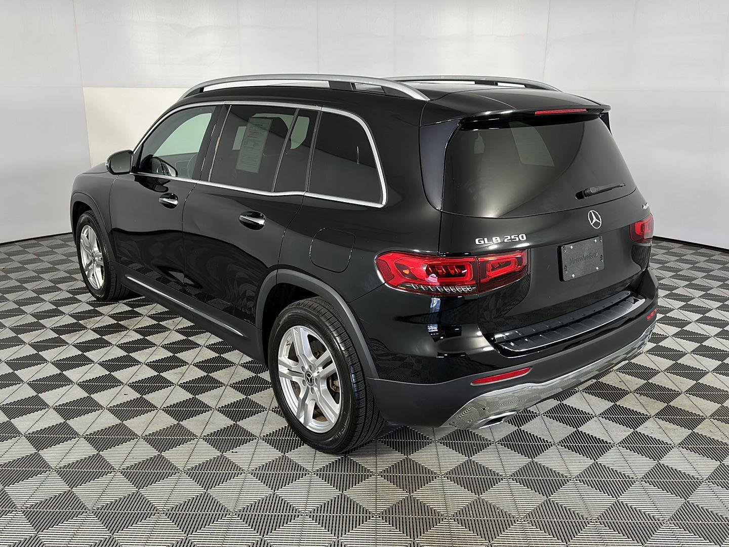 Used 2021 Cosmos Black Metallic Mercedes-Benz GLB 250 image 12