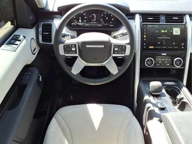 Used 2025  Land Rover S image 20