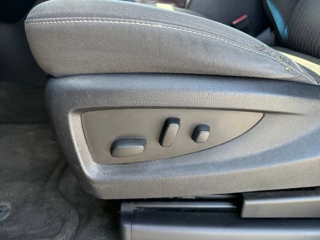 Used 2015 IRIDIUM METALLIC GMC SLE image 32