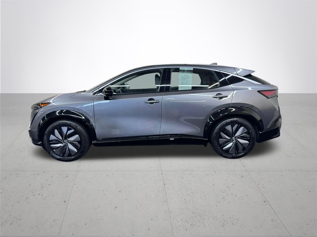 Used 2023 Gun Metallic Nissan ENGAGE image 3
