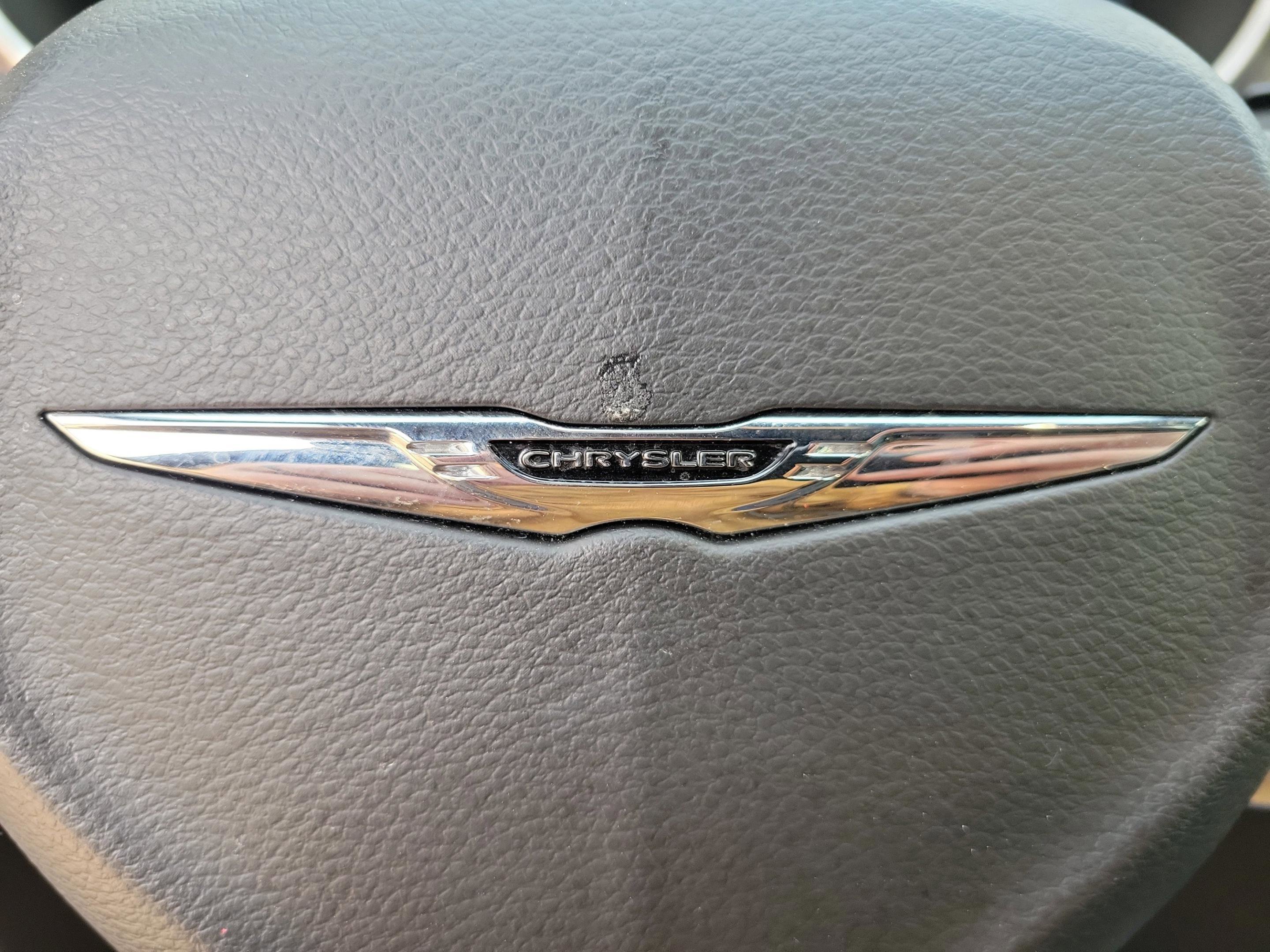 Used 2025 Diamond Black Crystal Pearlcoat Chrysler Select image 29
