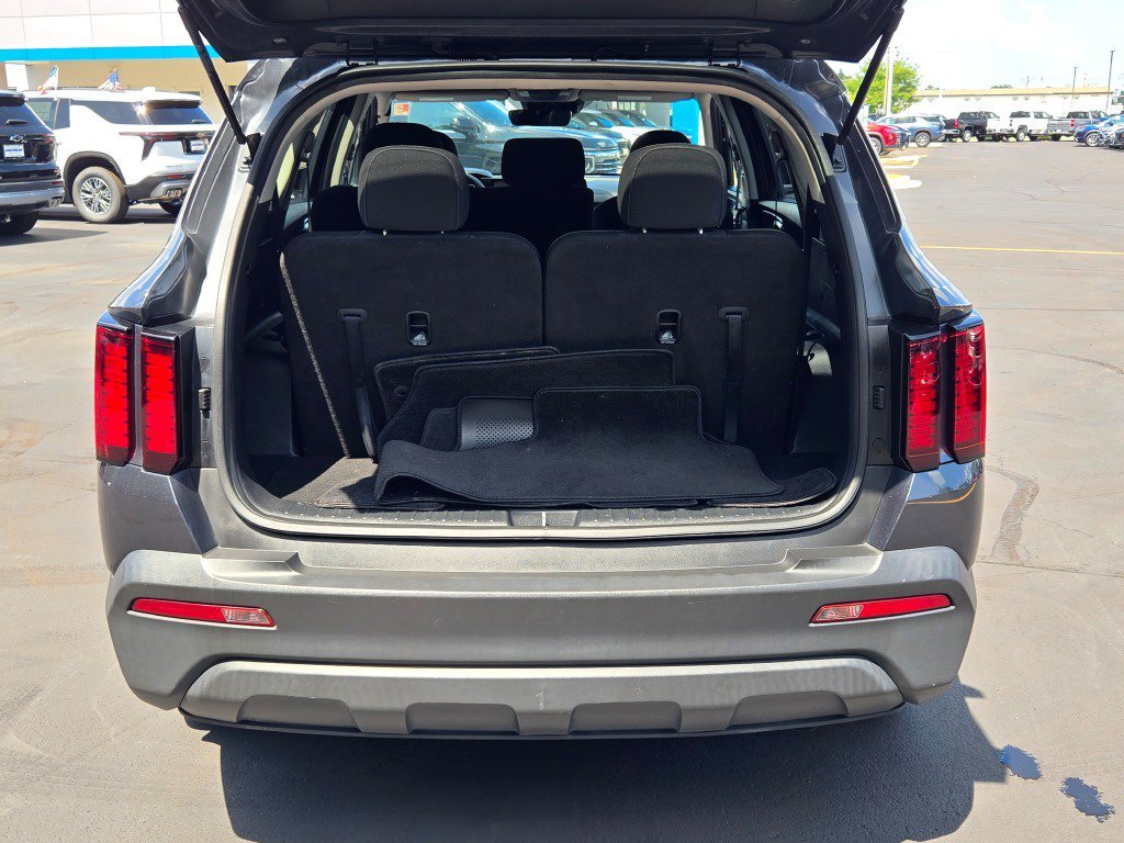 2022 Kia Sorento LX - Photo 13