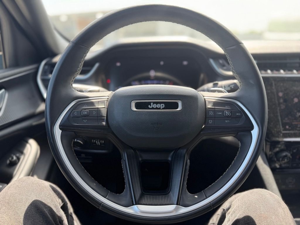 Used 2023 Velvet Jeep Altitude image 6