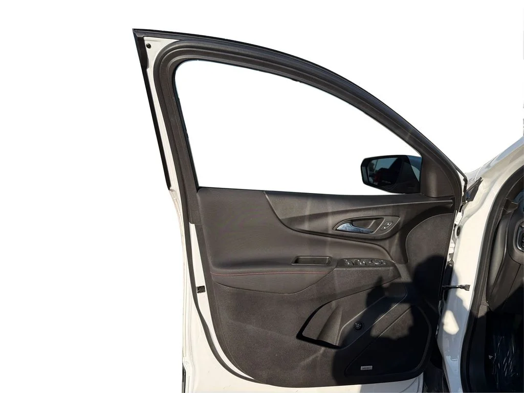 Used 2022 Iridescent Pearl Tricoat Chevrolet RS image 21