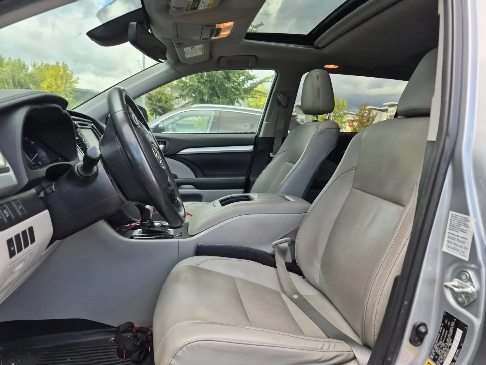 Used 2019 Silver Toyota XLE image 8