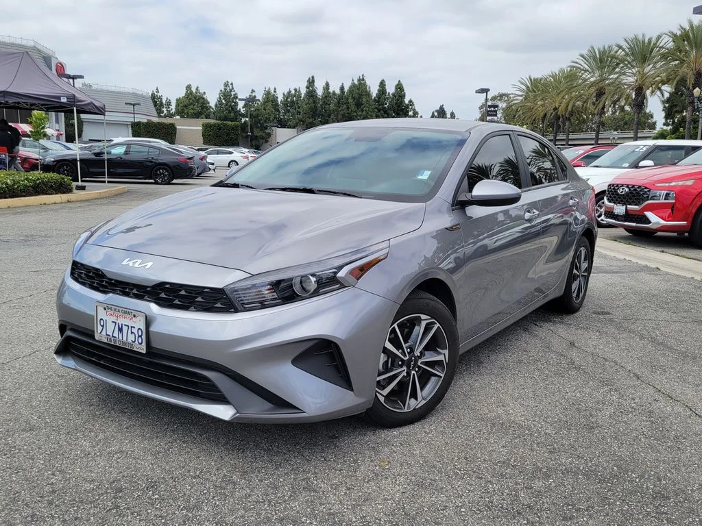 2024 Kia Forte LXS AT's photo
