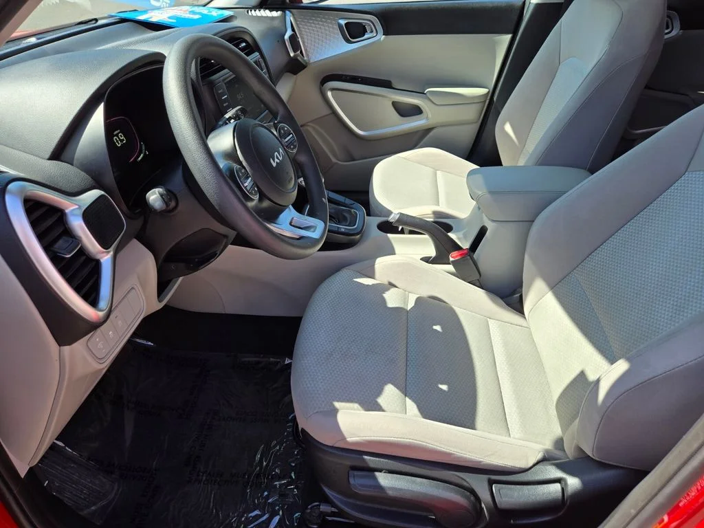 2023 Kia Soul LX - Photo 10