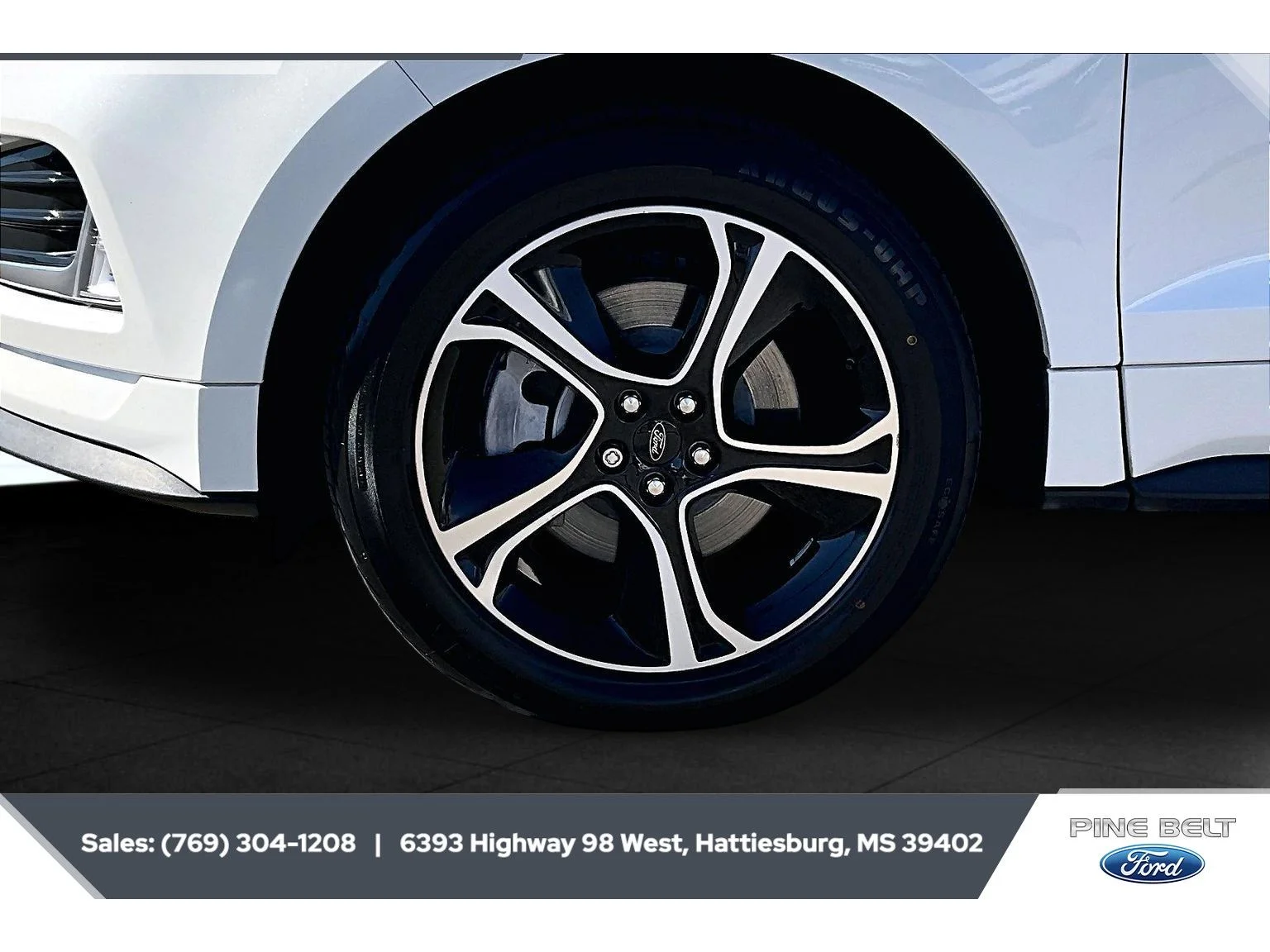 Used 2022 Star White Metallic Tri-Coat Ford ST-Line image 7