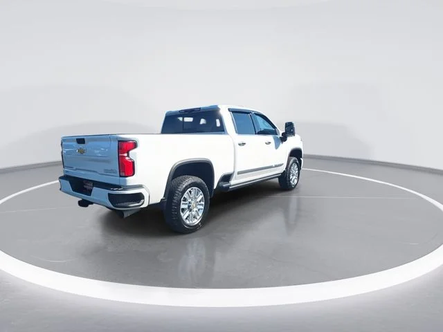 Used 2025 Beige Chevrolet High Country image 8