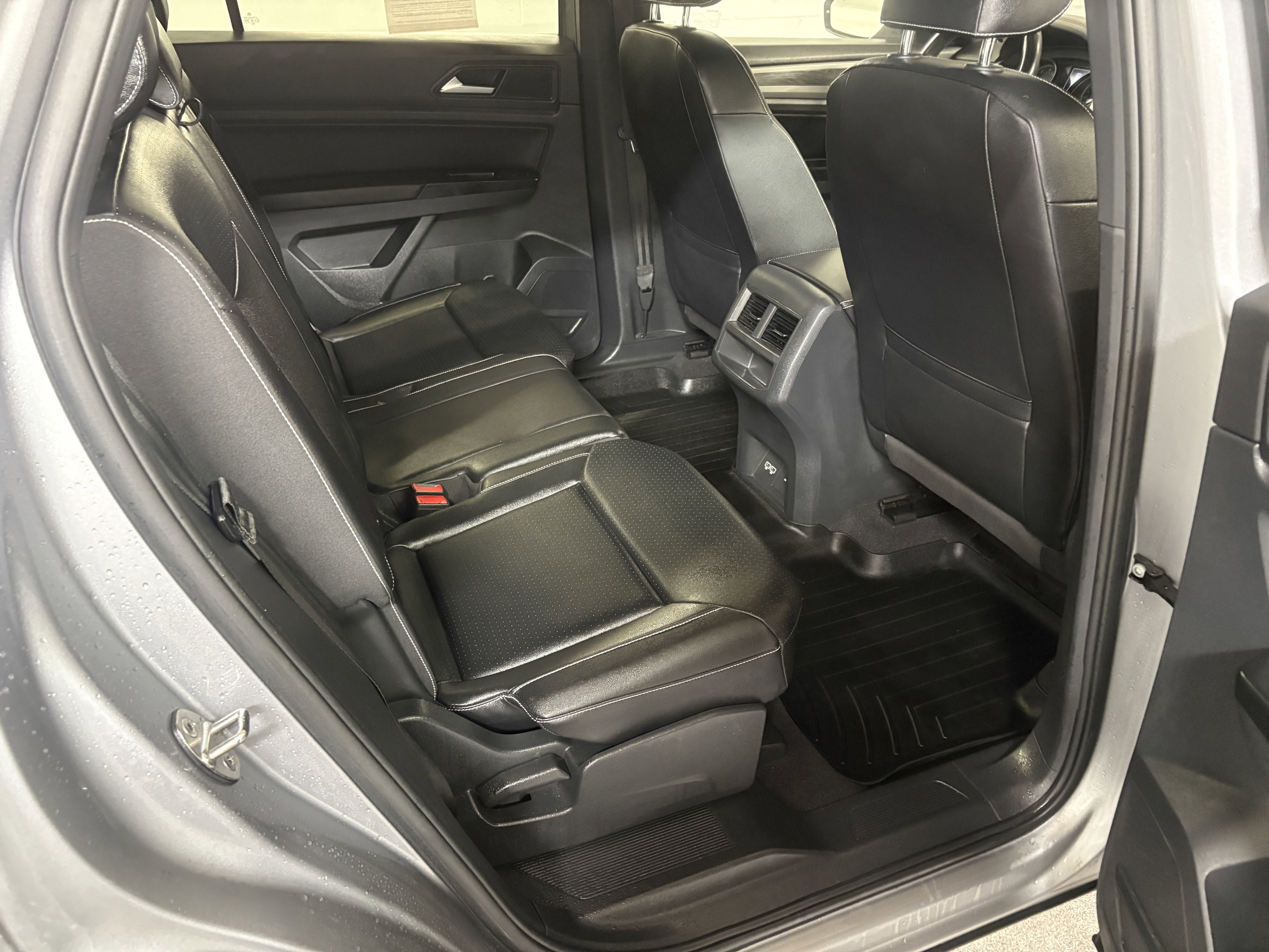 Used 2020 Pyrite Silver Metallic Volkswagen 3.6L V6 SE w/Technology image 19