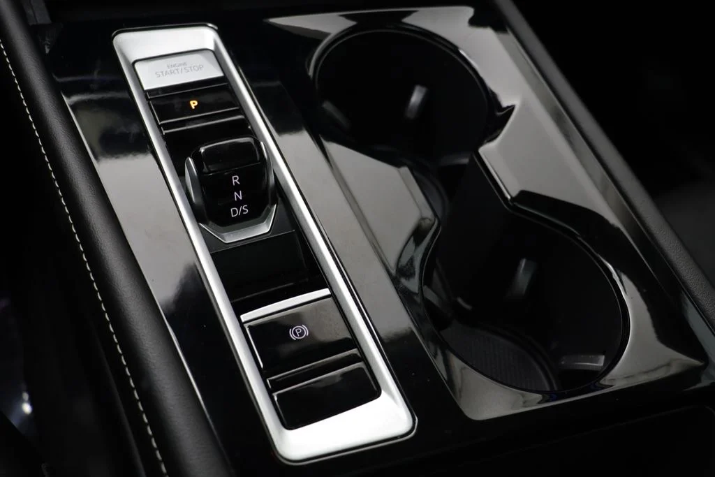 2024 Volkswagen Atlas SEL Premium R-Line - Photo 12