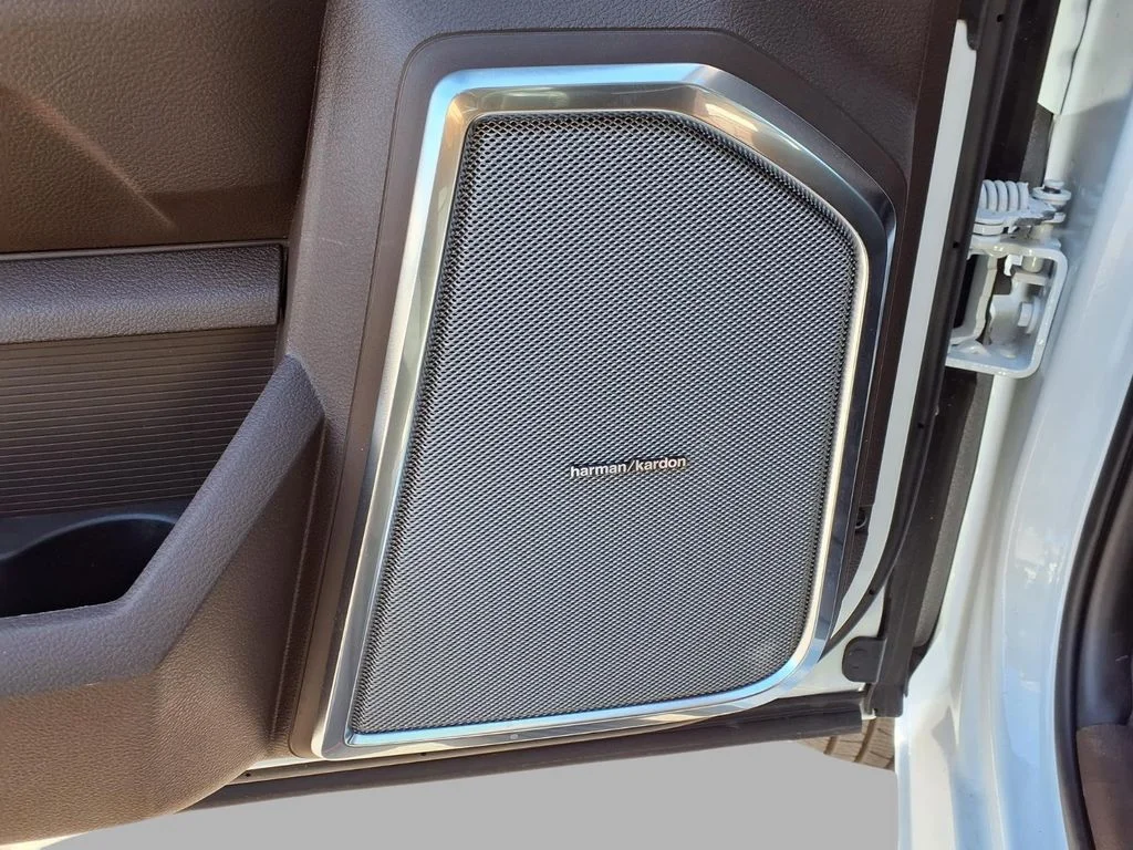 New 2026 Bright White Clear-Coat Exterior Paint RAM Laramie image 20