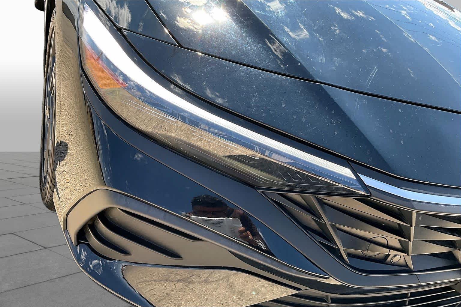 Used 2025 Abyss Black Hyundai SEL Sport image 26
