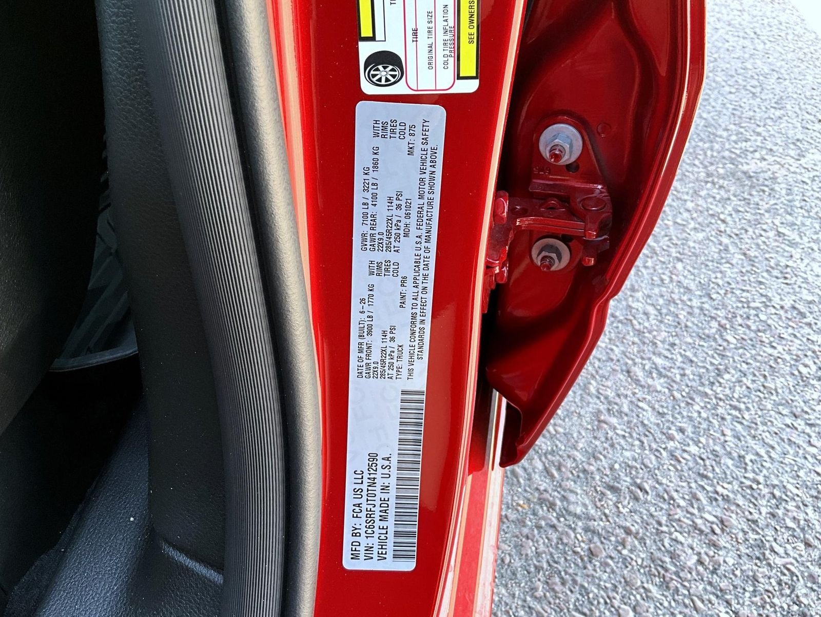 New 2026 Molten Red Pearl-Coat Exterior Paint RAM Laramie image 25