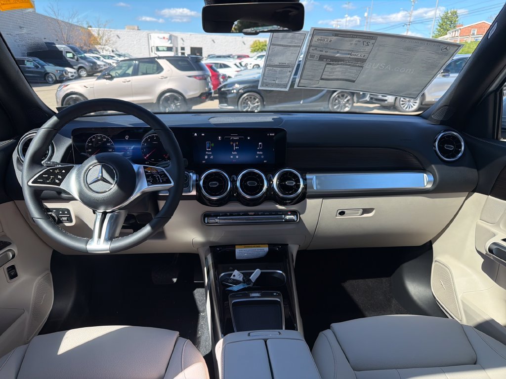 New 2026 Polar White Mercedes-Benz GLB 250 image 19