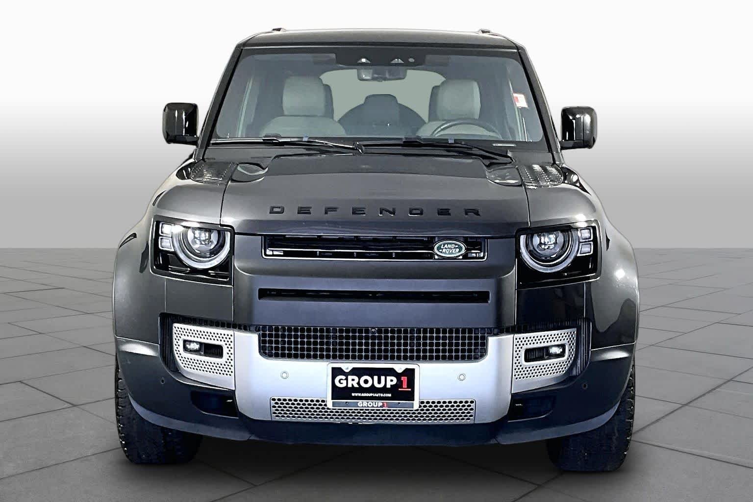 Used 2022 Eiger Grey Metallic Land Rover S image 4