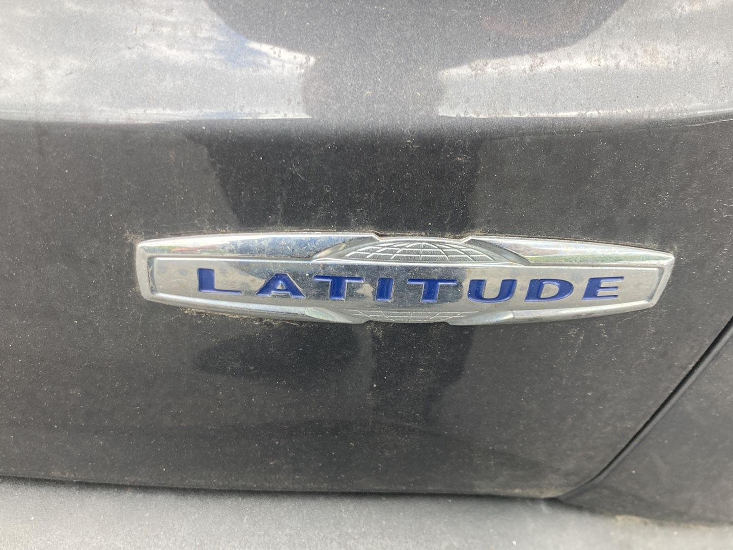 Used 2022 Graphite Gray Jeep Latitude image 11