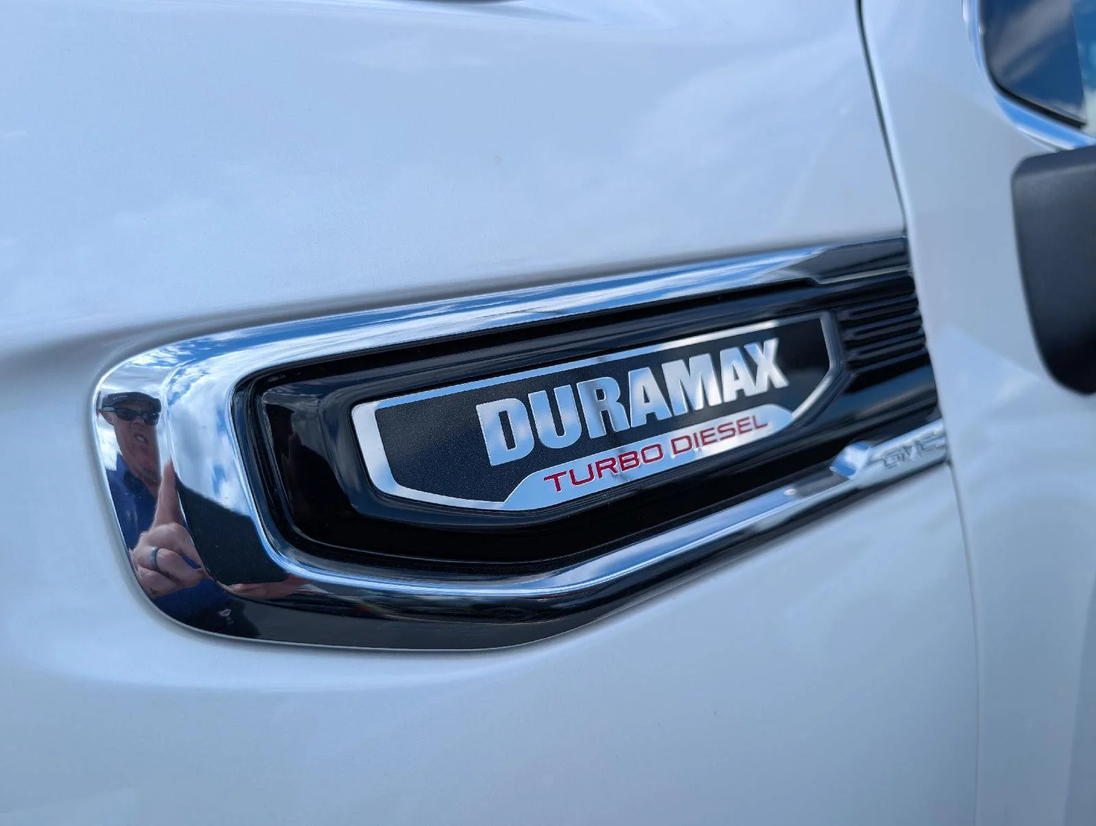 Used 2024 White Frost Tricoat GMC Denali image 6