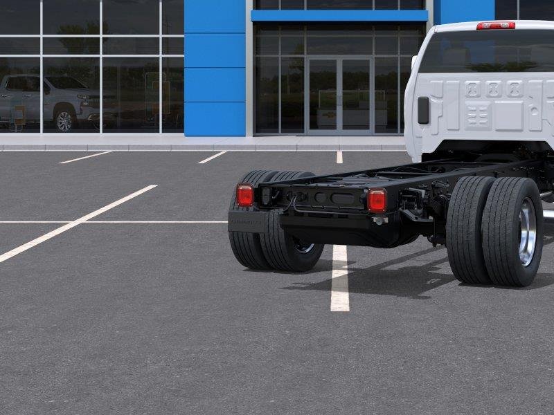 New 2026 Summit White Chevrolet WT image 11