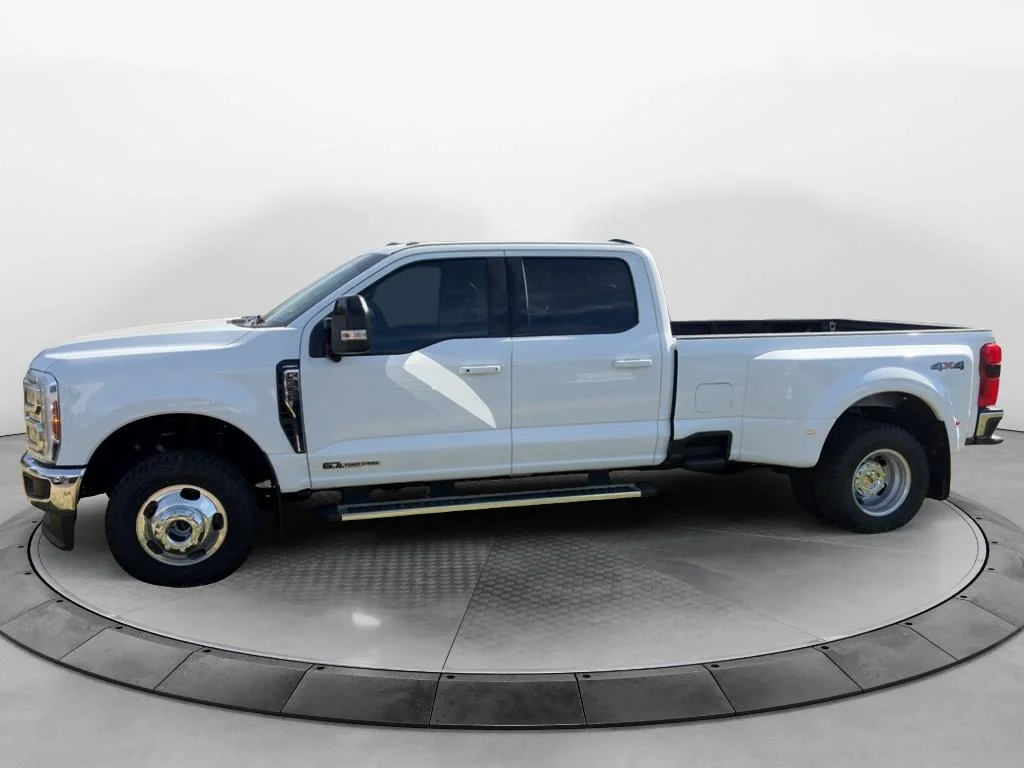 Used 2025 Oxford White Ford LARIAT image 3