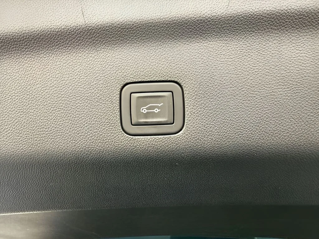 Used 2025  Chevrolet RST image 34