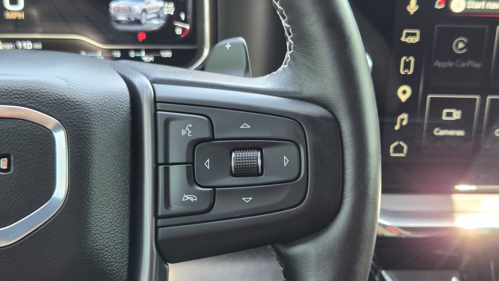 Used 2025 Onyx Black GMC Denali Ultimate image 25