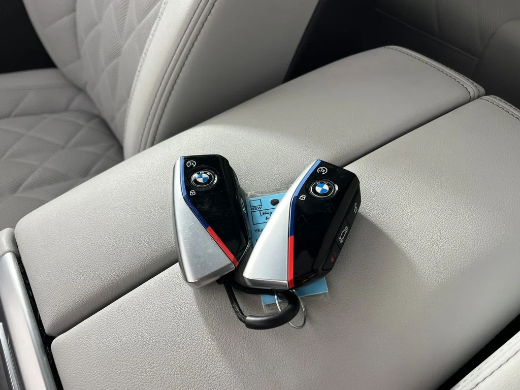 Used 2024 White BMW xDrive40i image 30