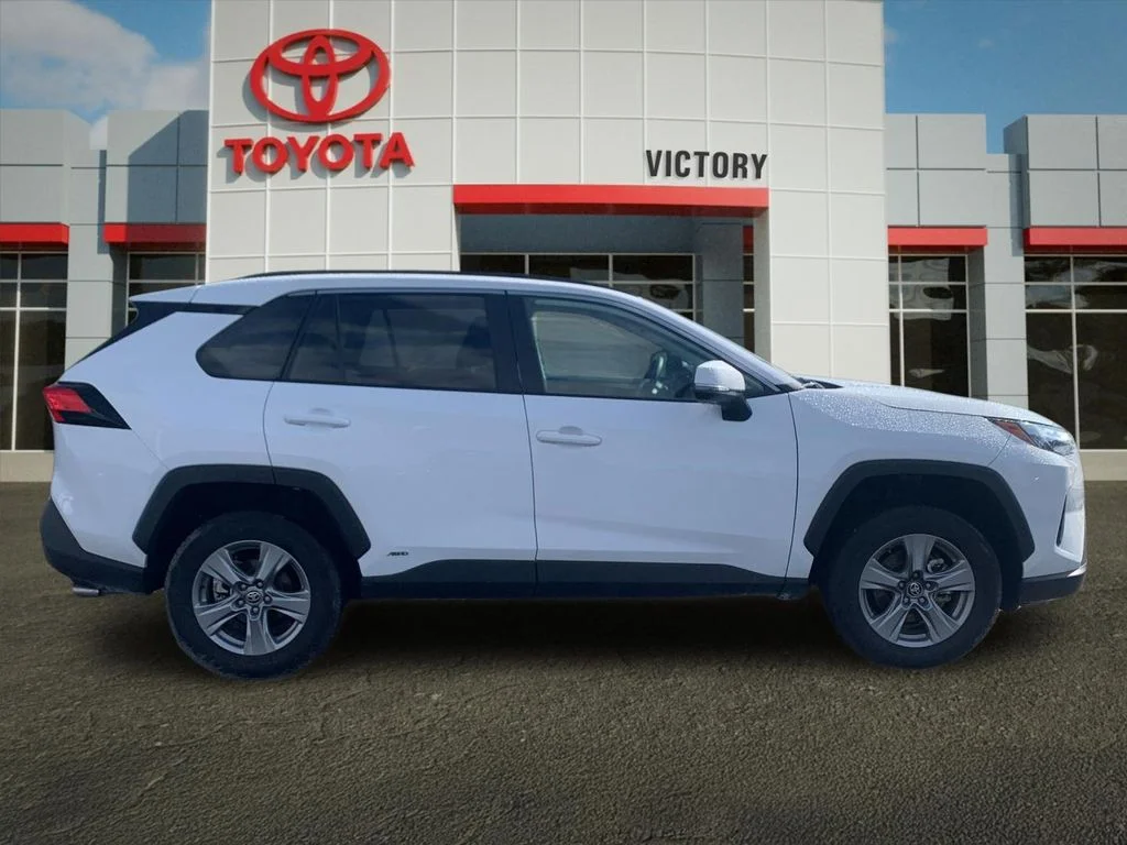 Used 2025 White Toyota XLE image 2