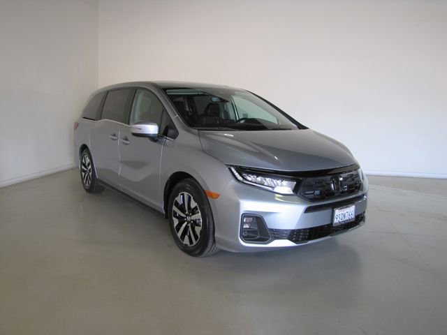 Certified Used 2025 Solar Silver Metallic Honda EX-L image 32