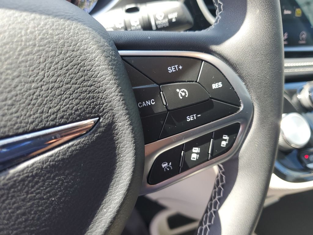 Used 2022 Black Chrysler Touring L image 18