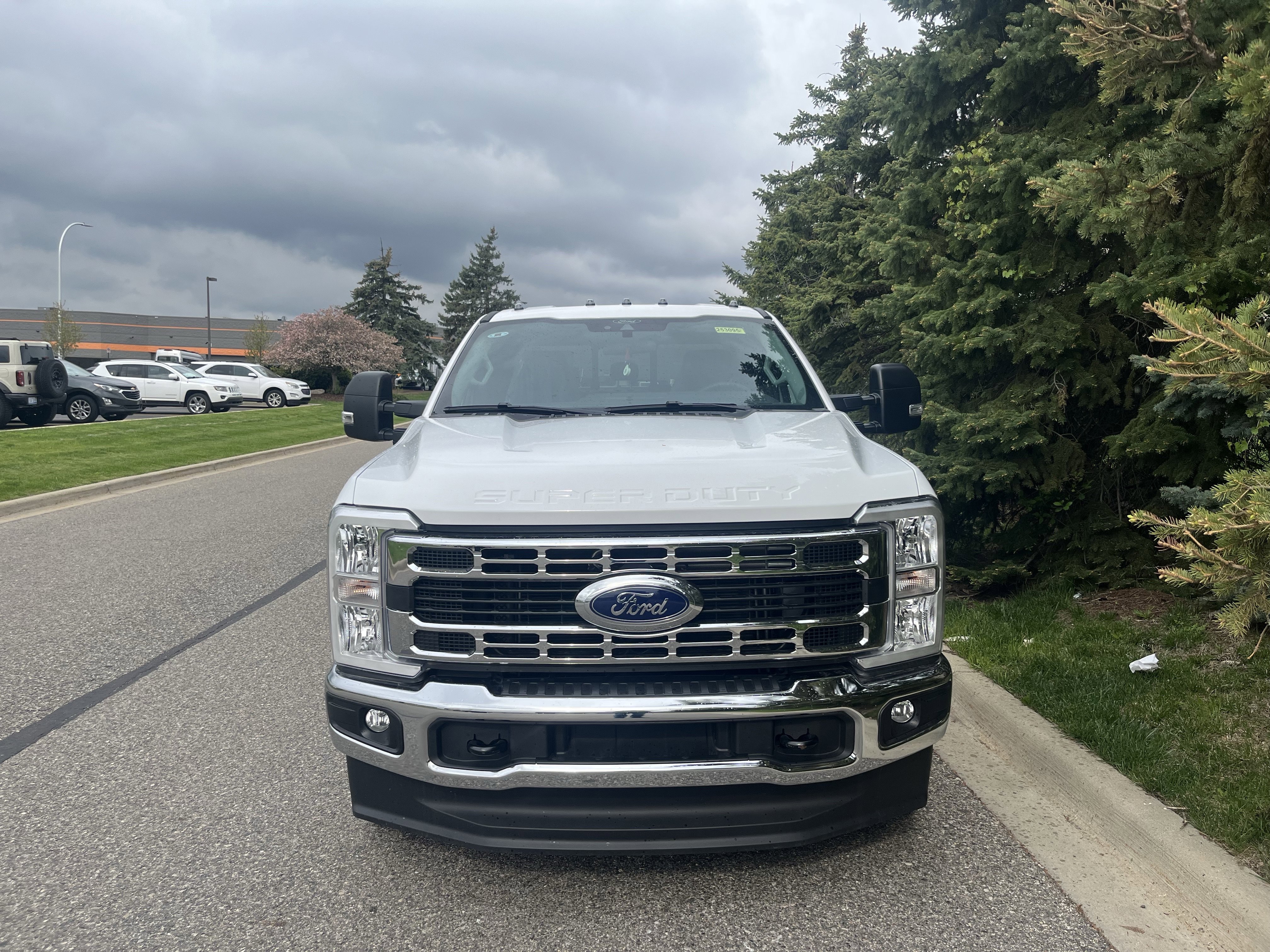 New 2025 Oxford White Ford XL image 7