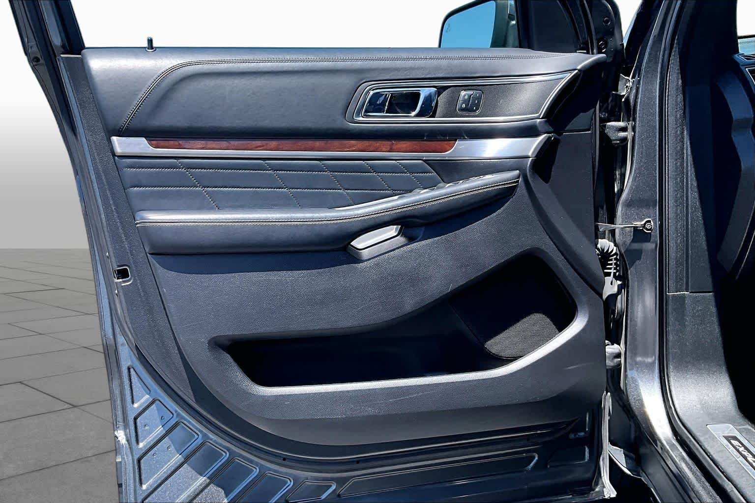 Used 2017 Magnetic Metallic Ford Platinum image 25
