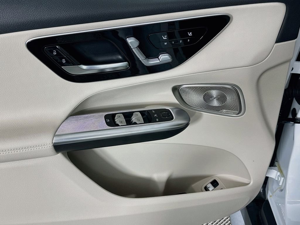 New 2027 MANUFAKTUR Moonlight White Metallic Mercedes-Benz GLC 350e image 18