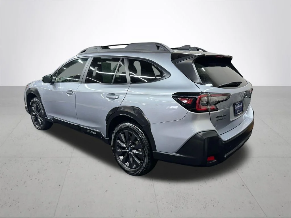 Used 2025 Silver Subaru Onyx Edition image 4