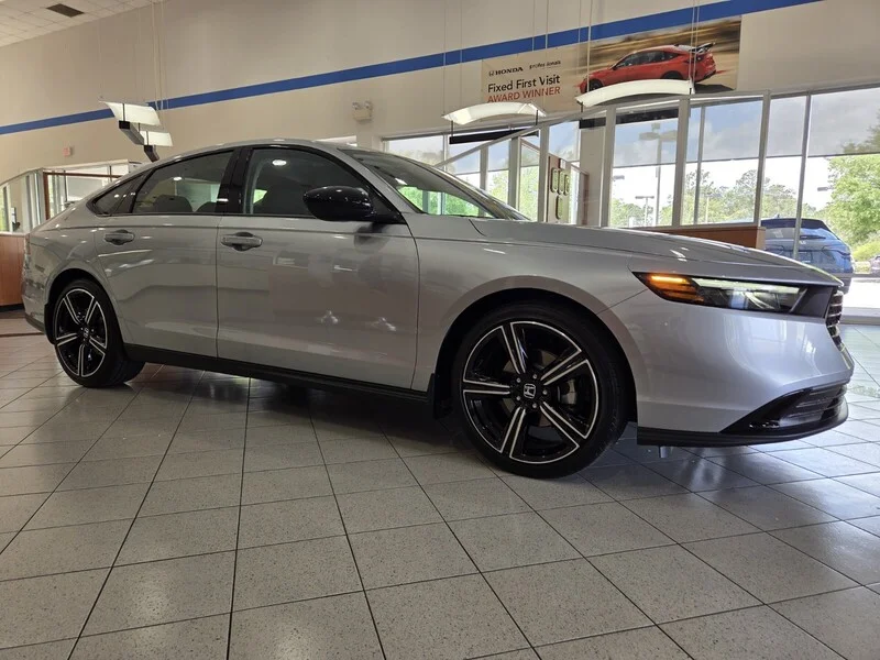 New 2026 Solar Silver Metallic Honda SE CVT image 3