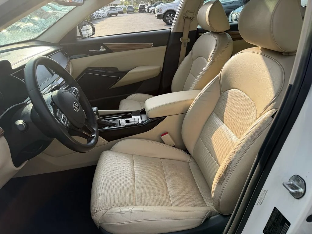 Used 2019 White Kia Technology image 10