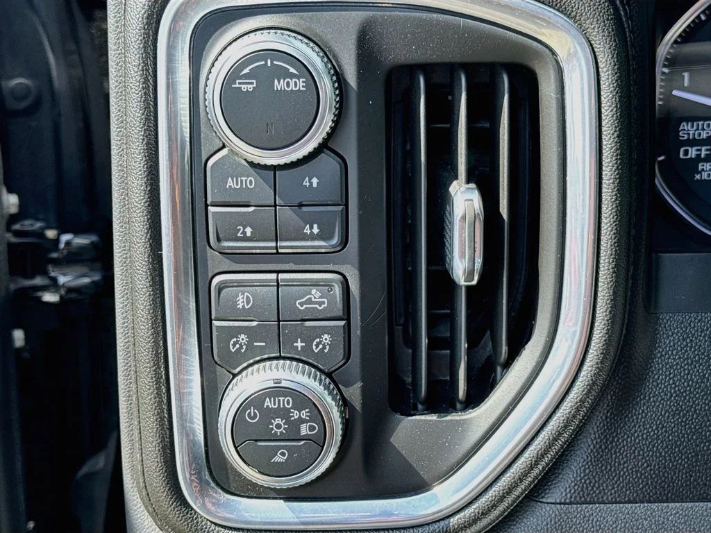 Used 2021 Black GMC SLT image 11