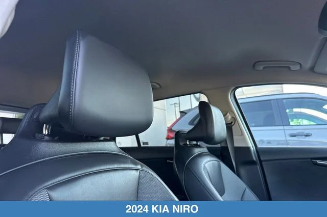 Used 2024 Black Kia Wind image 19