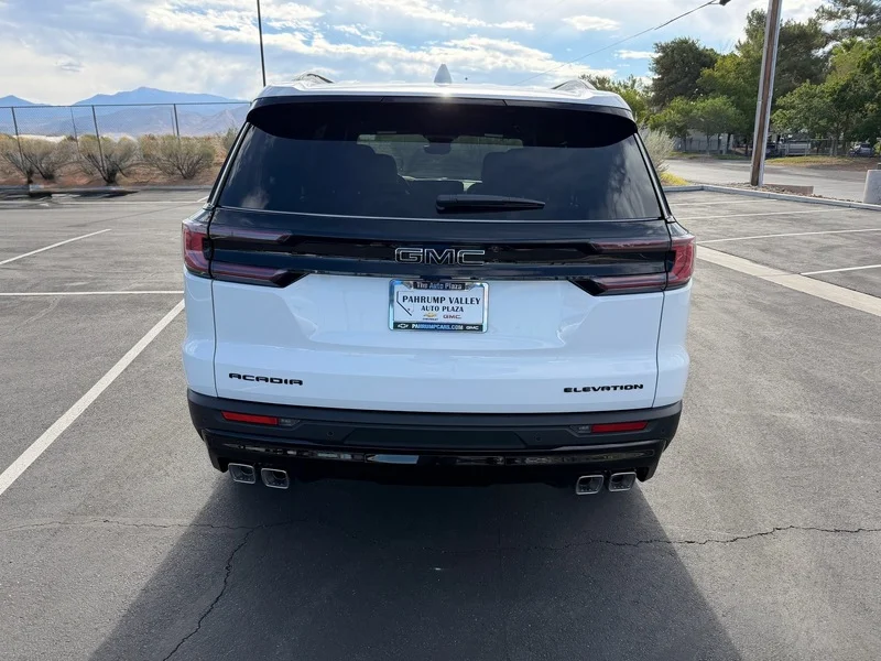 New 2027 Summit White GMC Elevation image 4