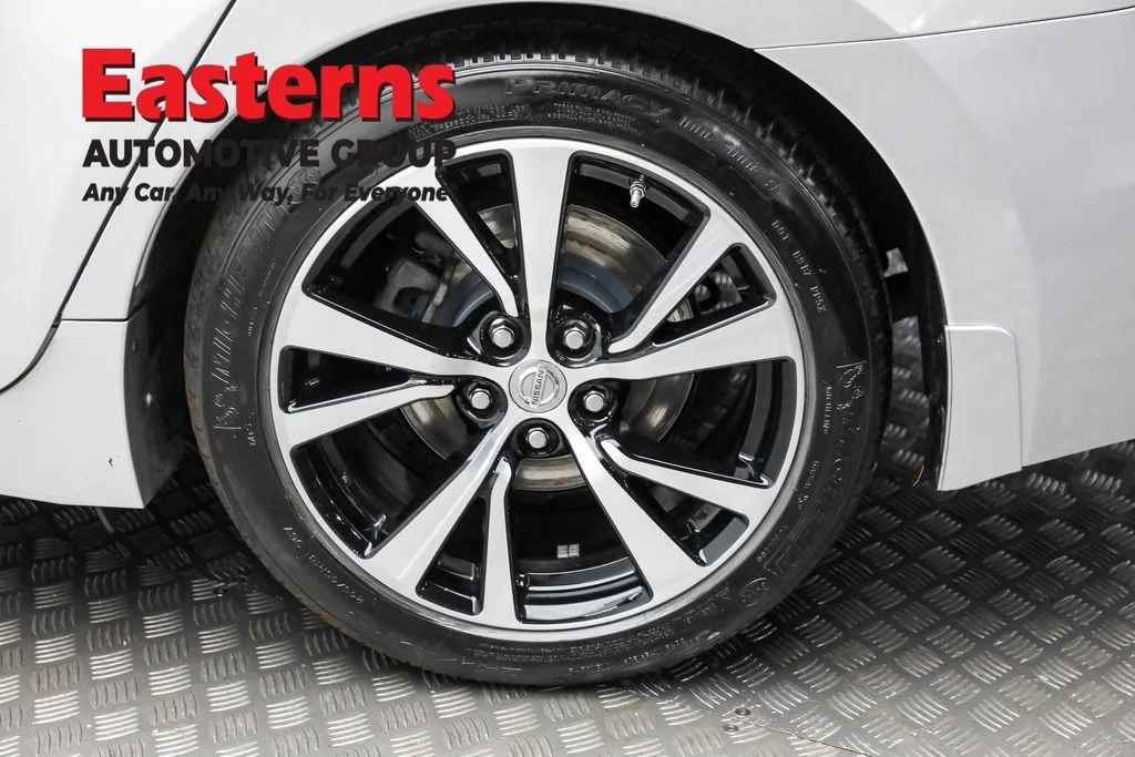 Used 2018 Silver Nissan Platinum image 8