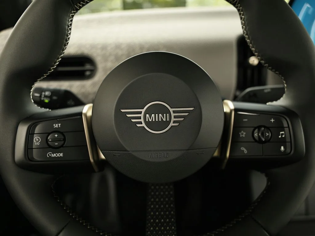 New 2026 Silver MINI Iconic image 30