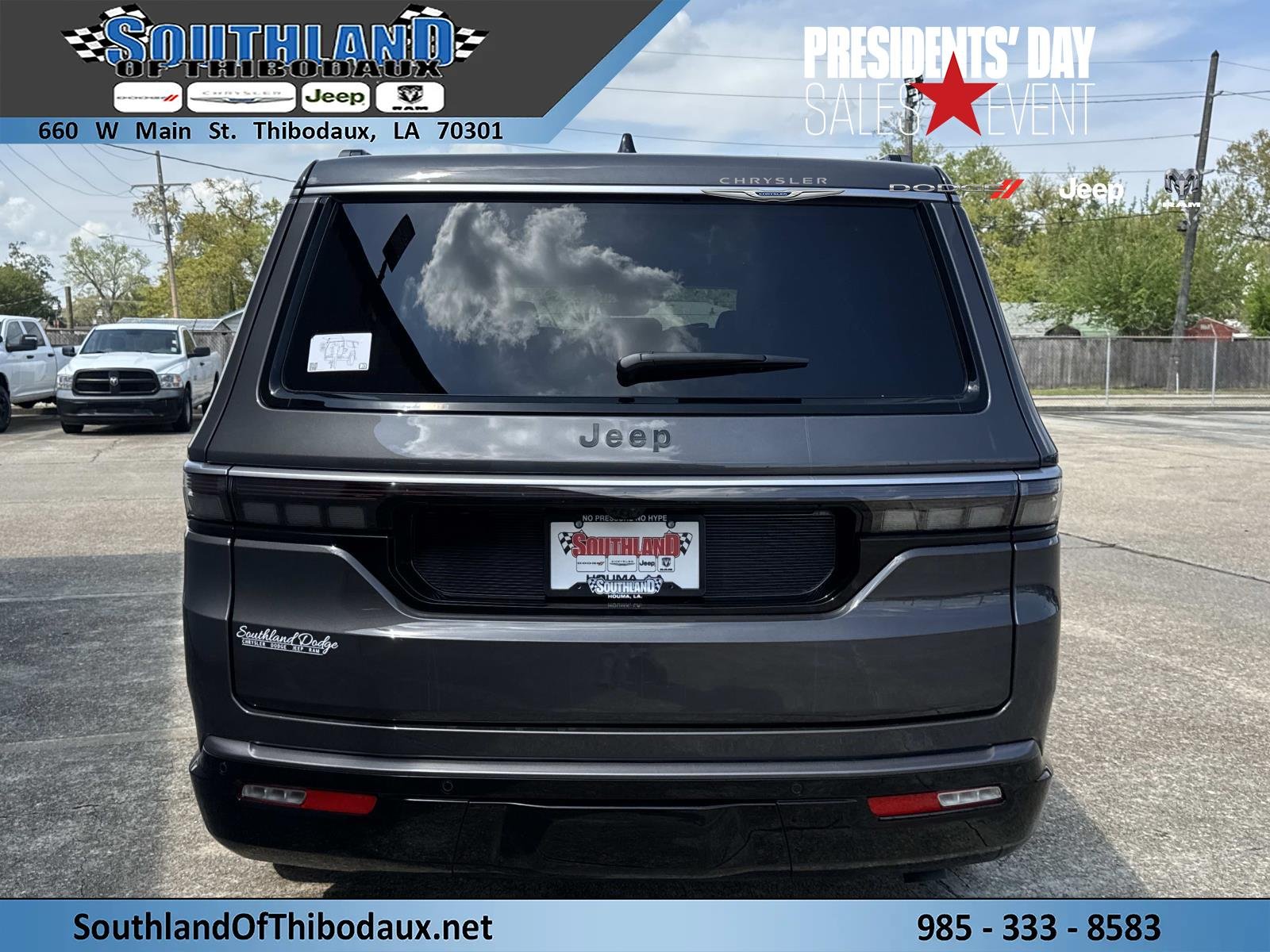 New 2026 Baltic-Gray Metallic Clear-Coat Exterior Paint Jeep  image 5